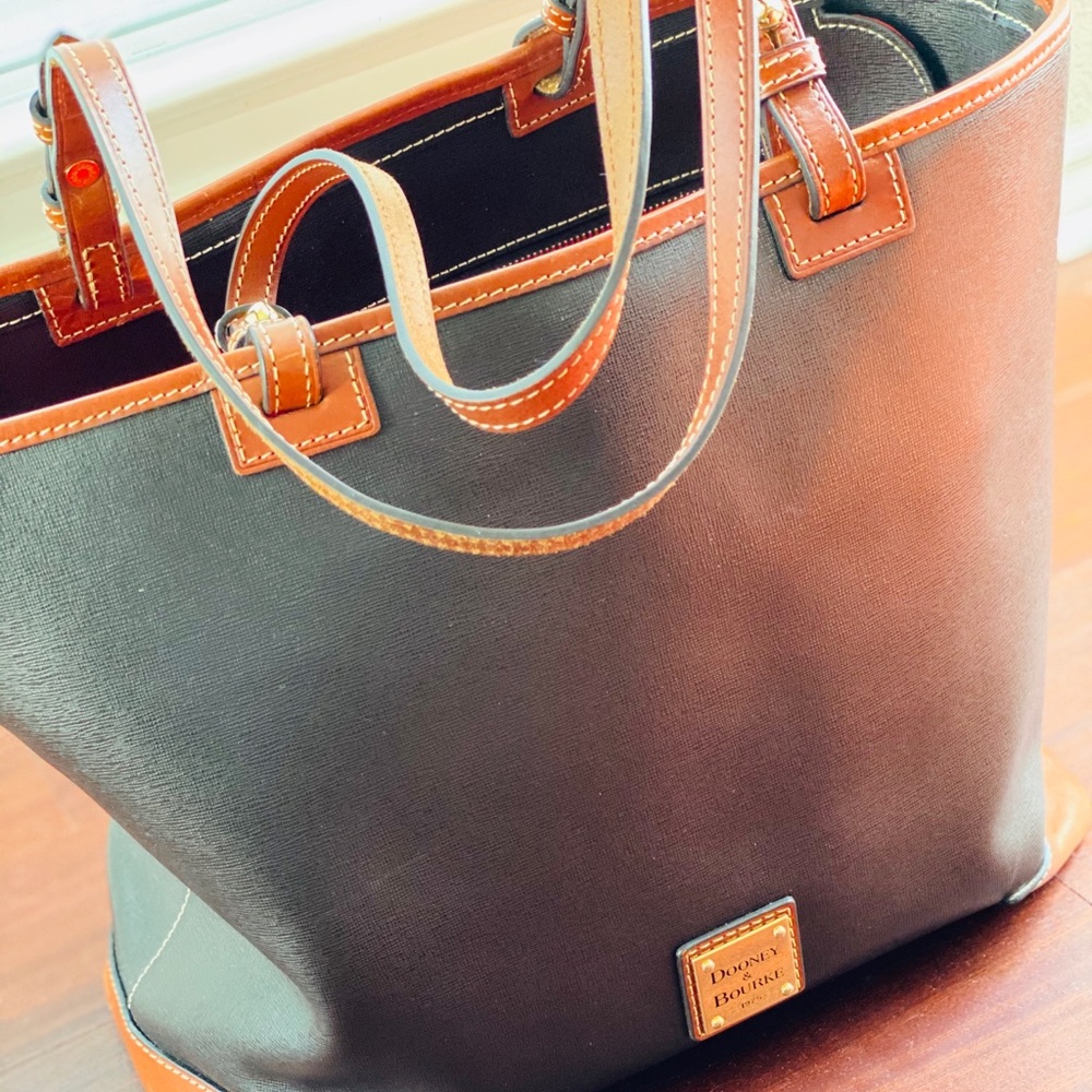 Saffiano Leisure Shopper